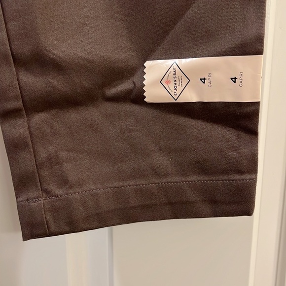 St John’s Bay ladies capris - Picture 4 of 9